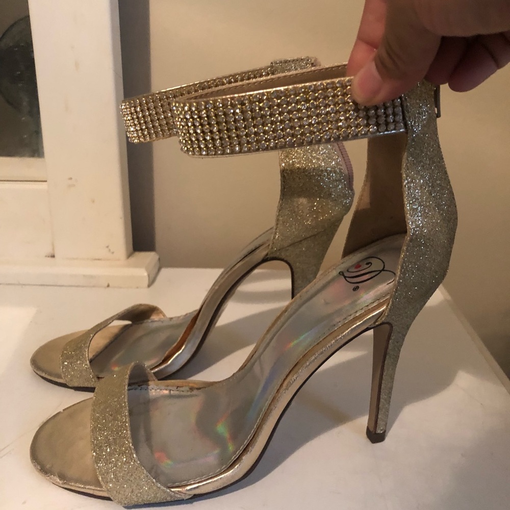 Gold heels Worn once Size 8